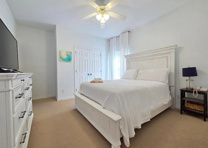 Holiday home Newly Renovated House Steps To Pool, Access Gulf Shores